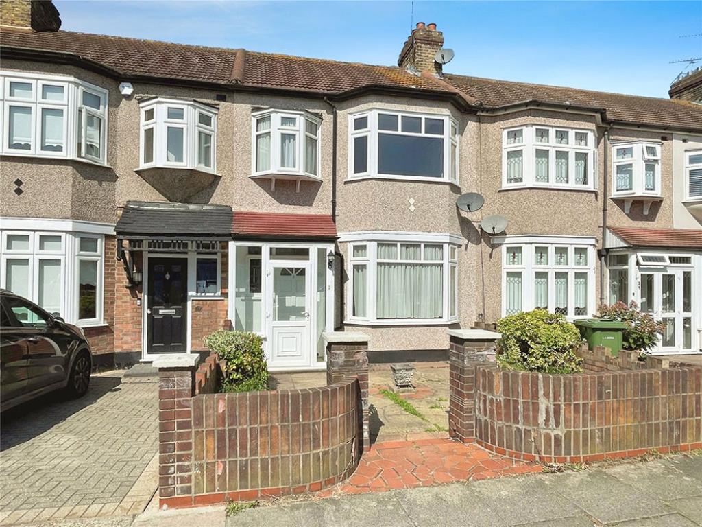 Lot: 59 - THREE-BEDROOM HOUSE FOR REPAIR AND IMPROVEMENT - Frontage leading to entrance door